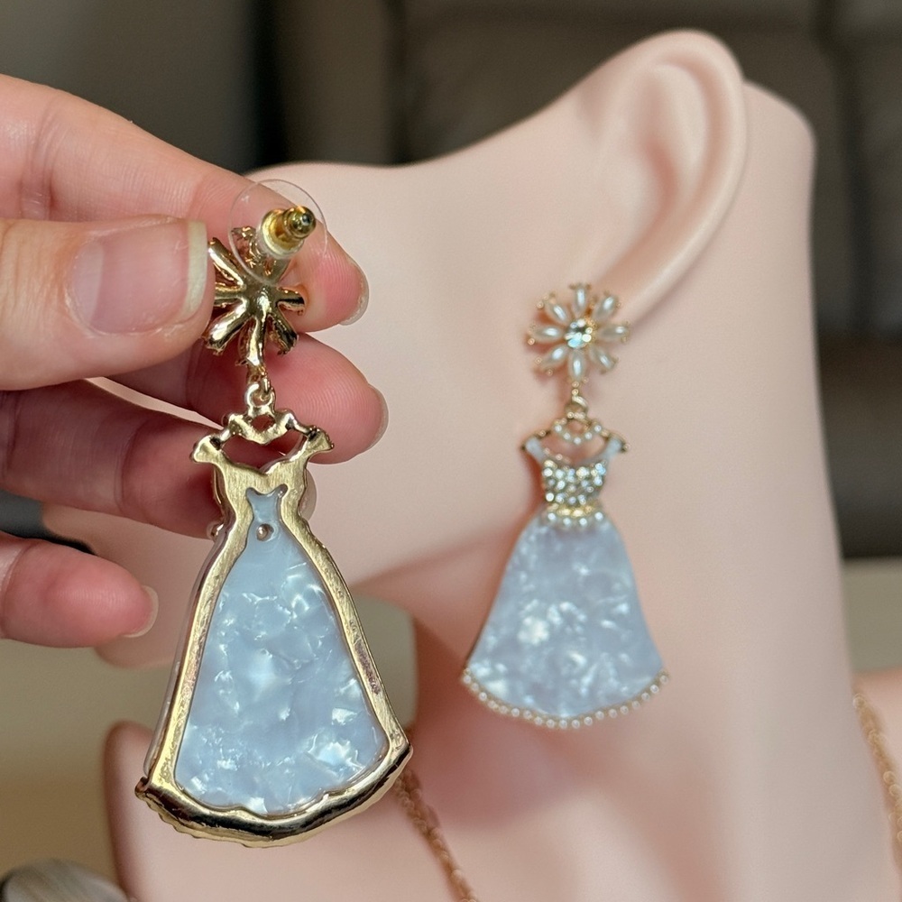 ⚜️ Elegant Blue Dress-Shaped Earrings - Picture 6 of 10